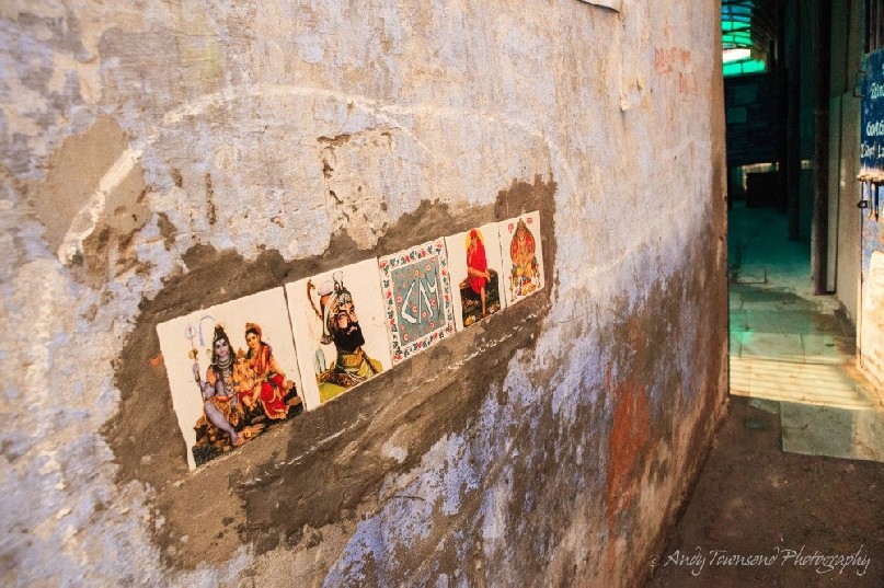 A wall adorned with 5 tiles leads into the entrance to an all-girl school.